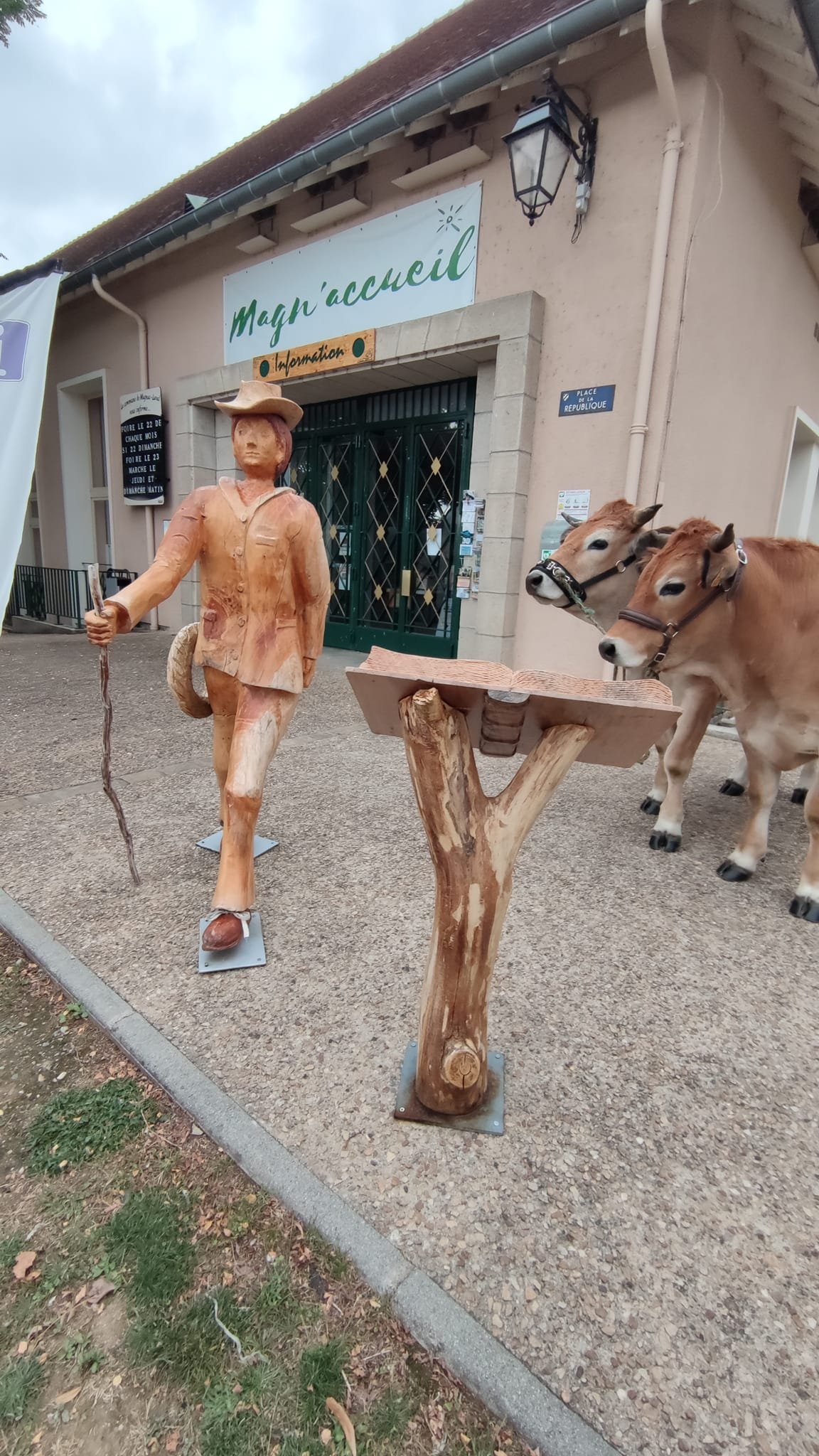 Aucune description de photo disponible. - La corne rose - Le voyage de Léonnie, Safran, et Bouleau 2023